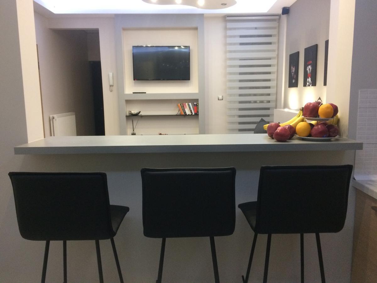 Apartment Tsimiski 95 *
